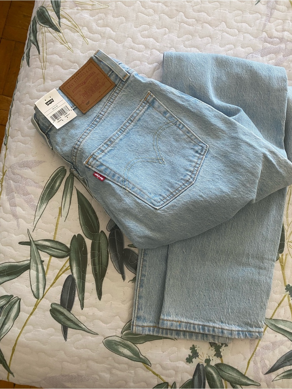 Levi's Light Wash Straight-Leg Women’s Jeans